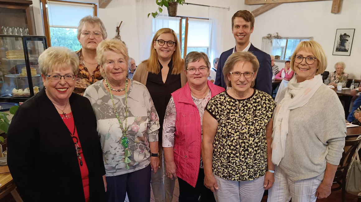 Annegret Jrgenliemke erneut zur Vorsitzenden der Frauen-Union in Schlo Holte-Stukenbrock gewhlt.