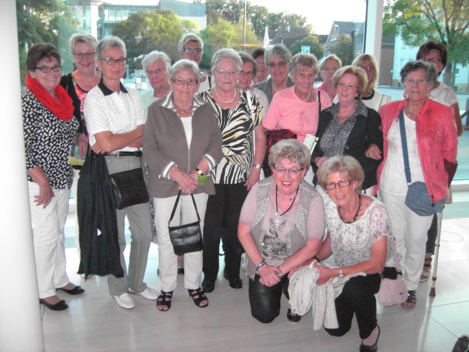 Die Gruppe der Frauen Union Gtersloh im Theater