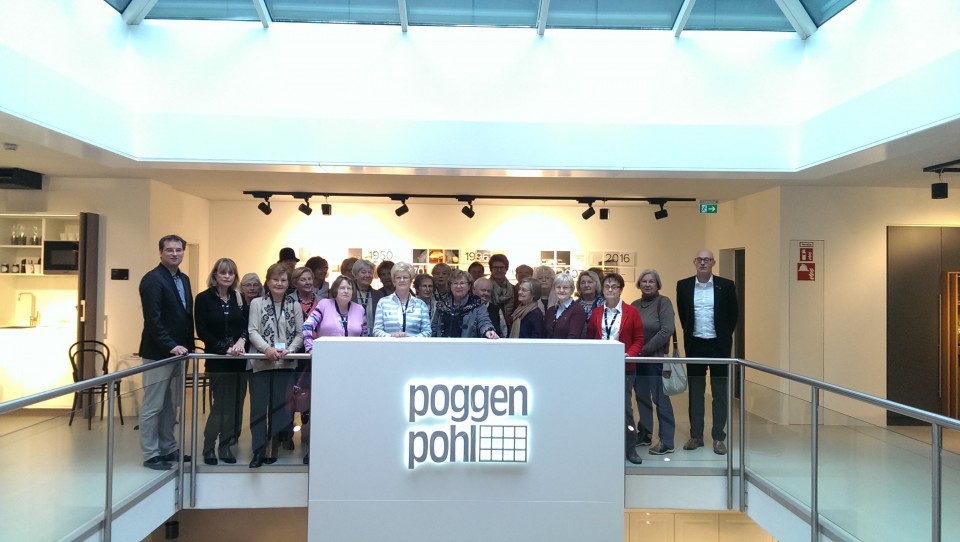 Die Gruppe der Frauen Union im Kreis Gtersloh bei der Firma Poggenpohl.