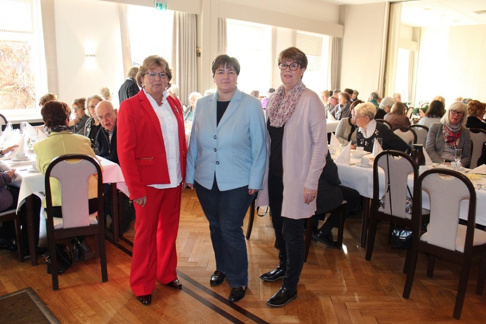 Neujahrsfrhstck der Frauen Union im Kreis Gtersloh (v.l.n.r.: Ursula Doppmeier MdL, Birgit Ernst, Bernhild Kster)