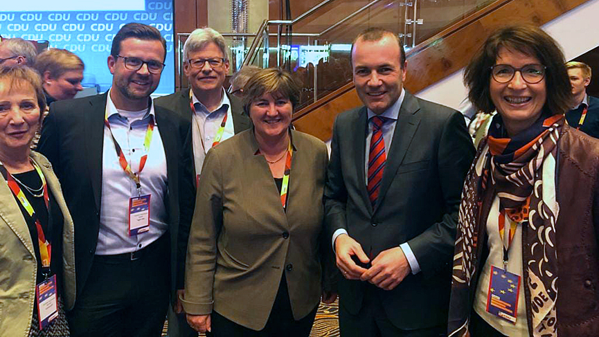 Die Gtersloher Delegierten mit EVP Spitzenkandidat Manfred Weber auf dem Landesparteitag
